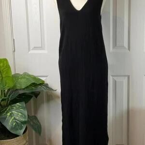 Elegant Italian black knit midi dress.